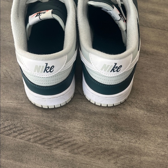 Nike Classic White and Forest Green Shoes - Picture 2 of 3